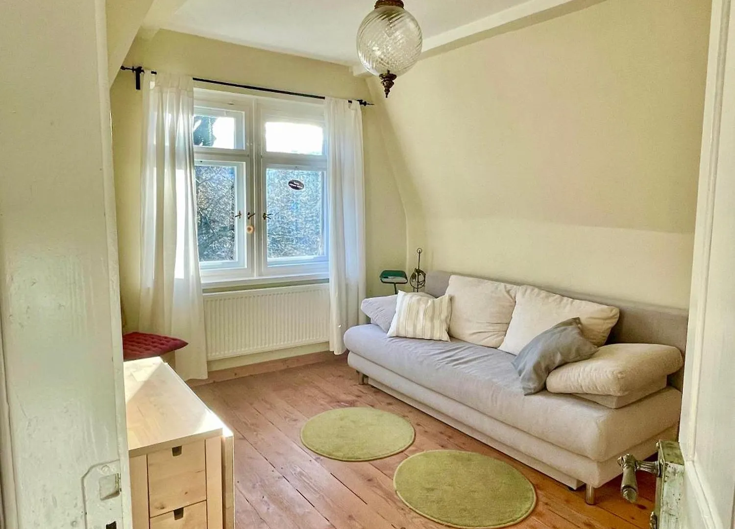 Stadtvilla Oscar 2 Og - Stilvoll Sanierte Altbauwohnung In Denkmalgeschuetzter Stadtvilla Nahe Elbradweg Dresden