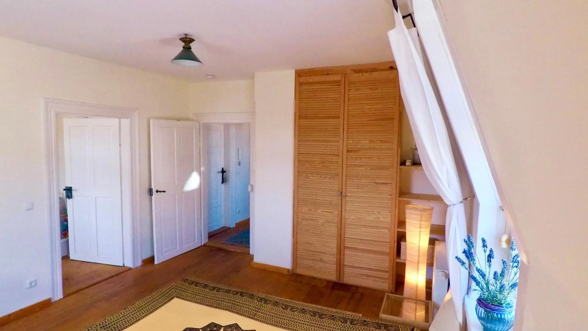 Stadtvilla Oscar 2 Og - Stilvoll Sanierte Altbauwohnung In Denkmalgeschuetzter Stadtvilla Nahe Elbradweg Dresden 0*,  Tyskland