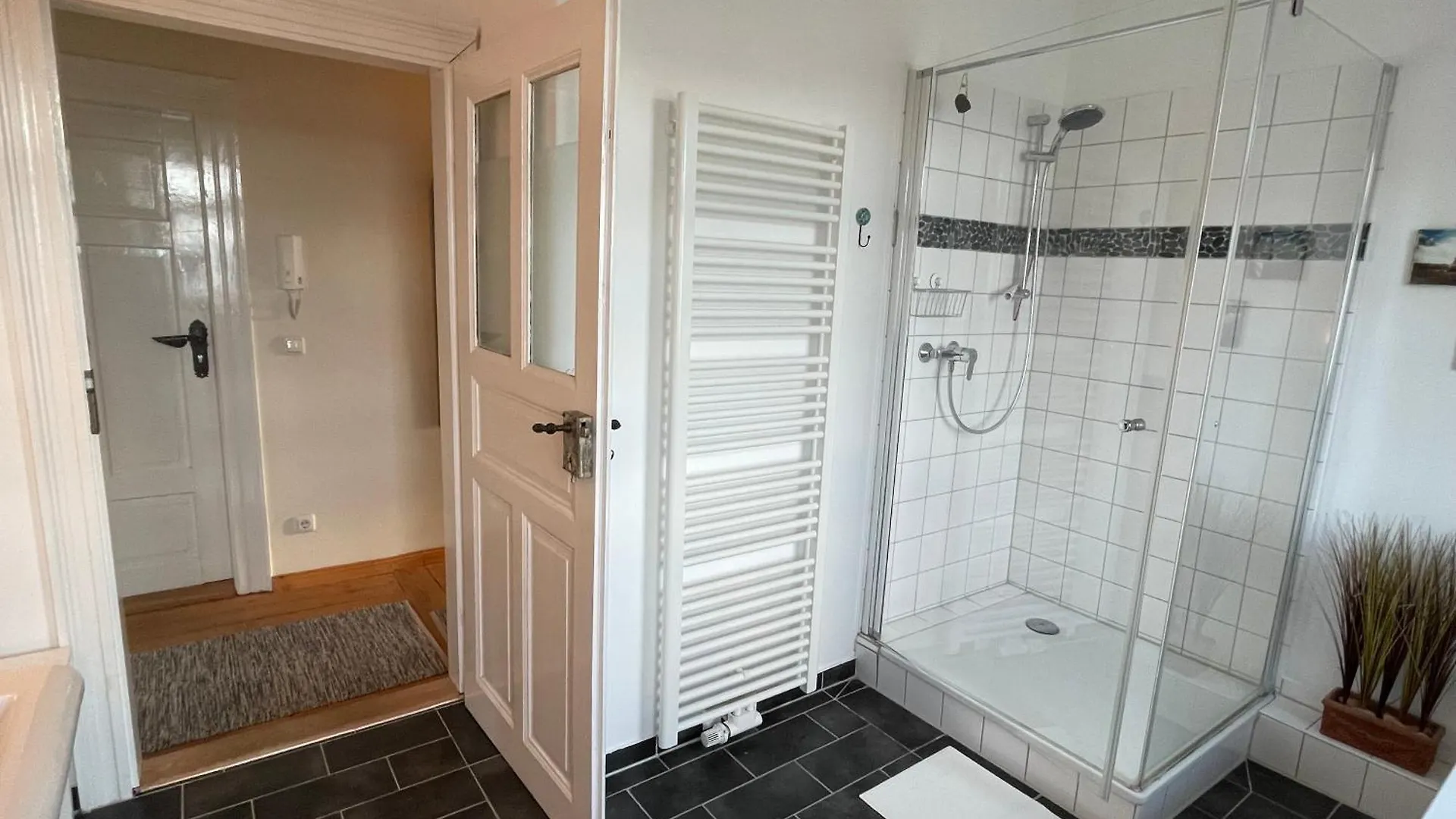 Lejlighed Stadtvilla Oscar 2 Og - Stilvoll Sanierte Altbauwohnung In Denkmalgeschuetzter Stadtvilla Nahe Elbradweg Dresden