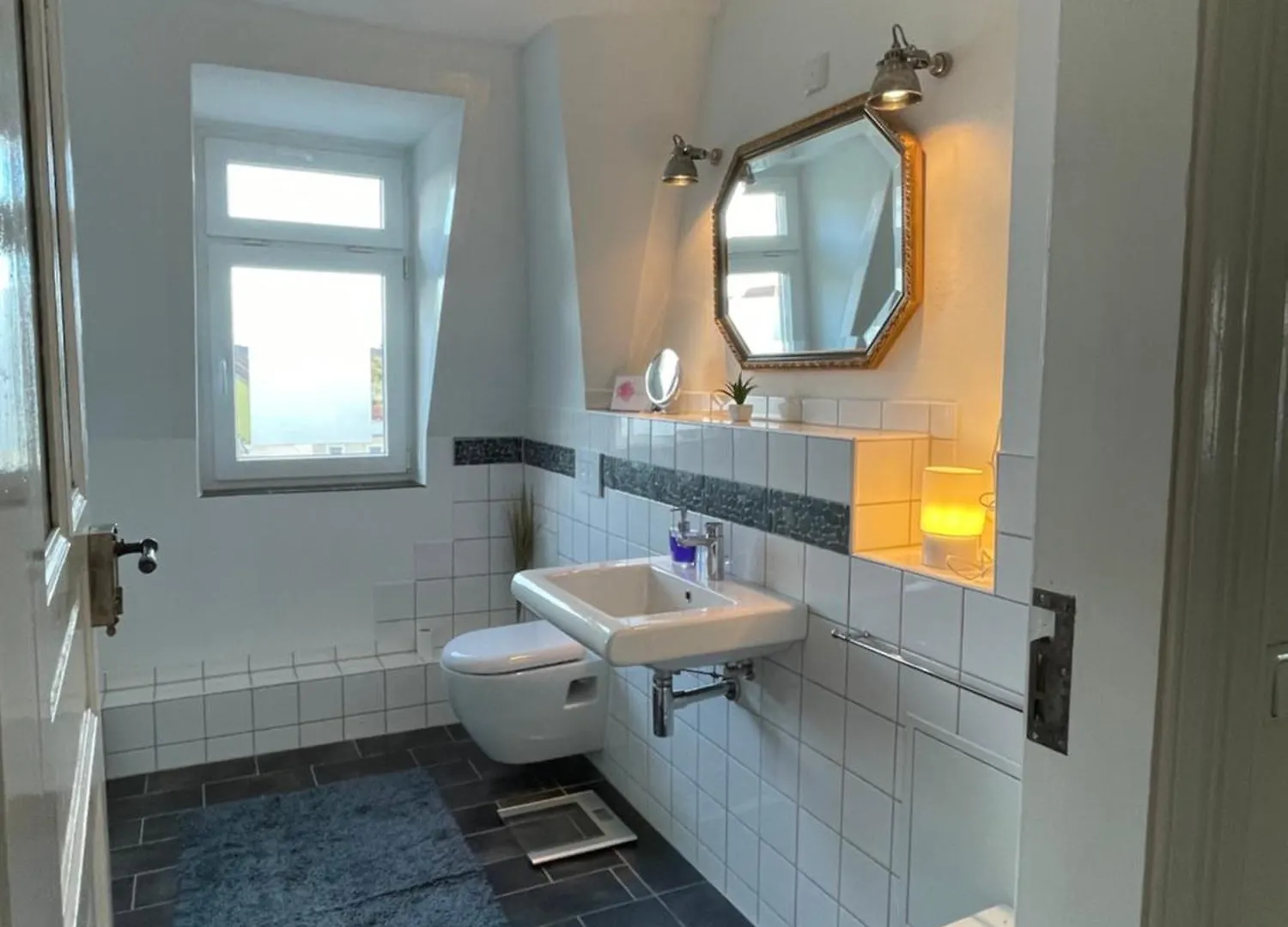 Lejlighed Stadtvilla Oscar 2 Og - Stilvoll Sanierte Altbauwohnung In Denkmalgeschuetzter Stadtvilla Nahe Elbradweg Dresden