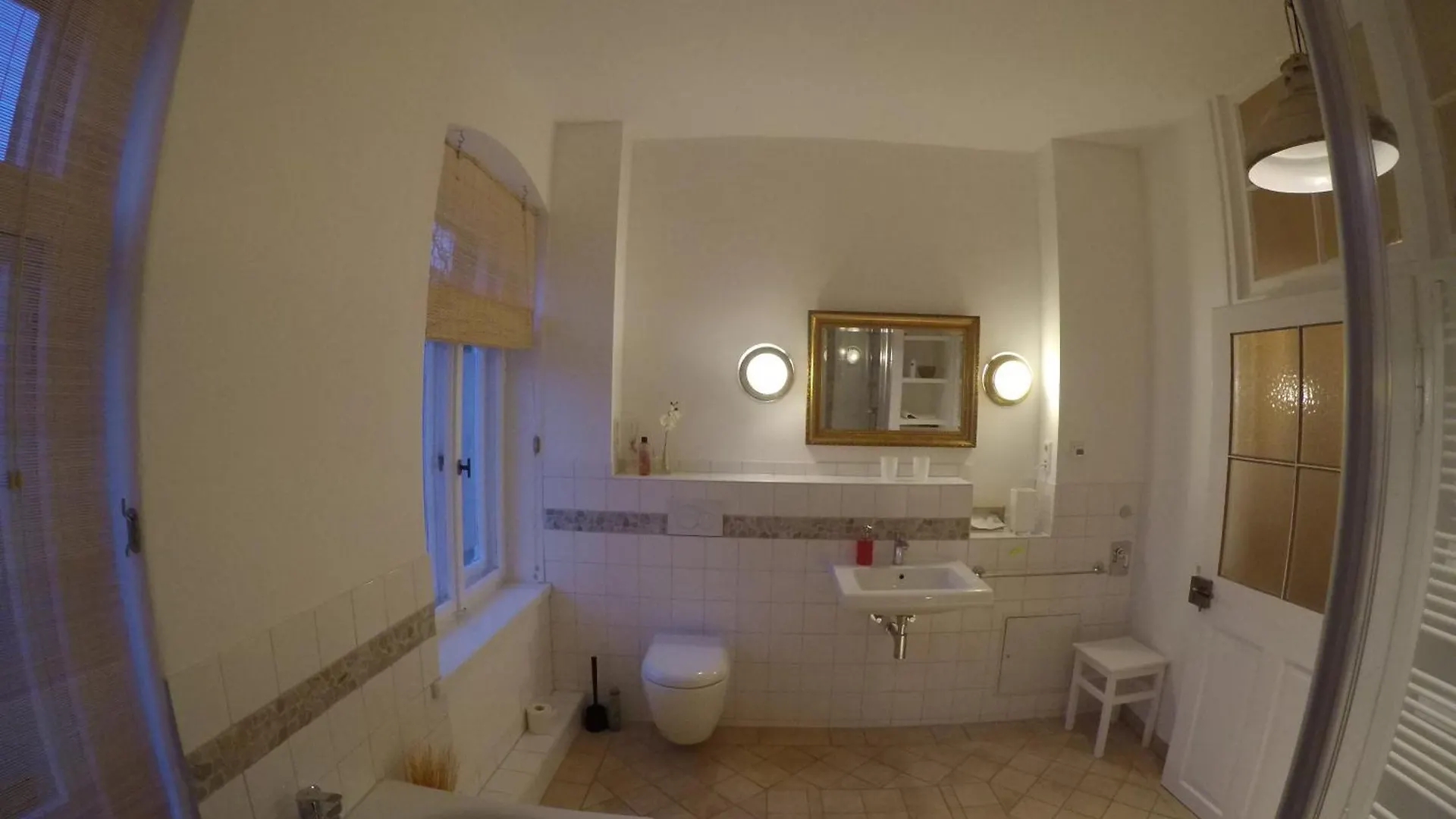 Stadtvilla Oscar 2 Og - Stilvoll Sanierte Altbauwohnung In Denkmalgeschuetzter Stadtvilla Nahe Elbradweg Dresden Lejlighed