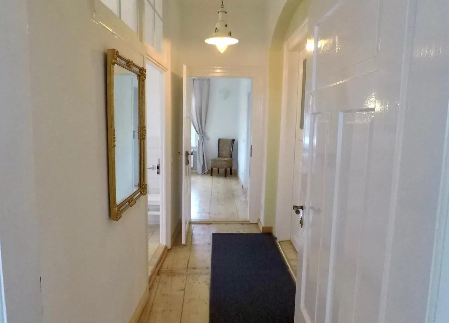 Stadtvilla Oscar 2 Og - Stilvoll Sanierte Altbauwohnung In Denkmalgeschuetzter Stadtvilla Nahe Elbradweg Dresden 0*,  Tyskland