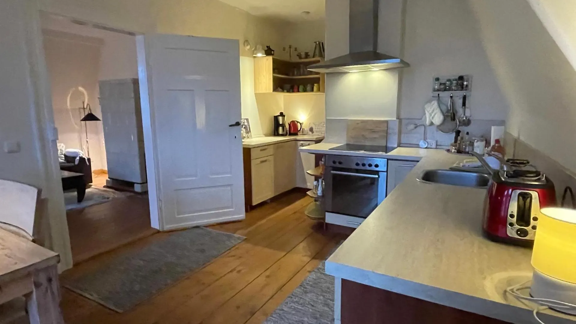 Stadtvilla Oscar 2 Og - Stilvoll Sanierte Altbauwohnung In Denkmalgeschuetzter Stadtvilla Nahe Elbradweg Dresden