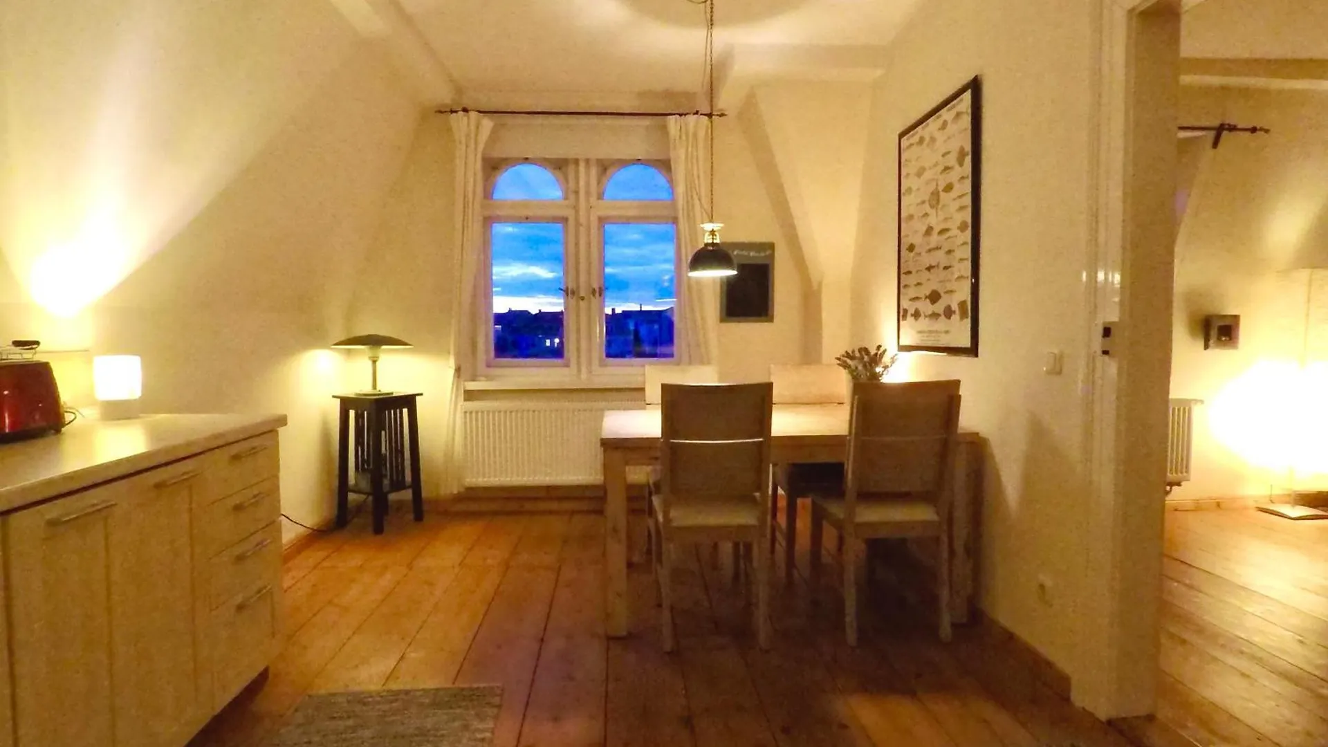 Stadtvilla Oscar 2 Og - Stilvoll Sanierte Altbauwohnung In Denkmalgeschuetzter Stadtvilla Nahe Elbradweg Dresden