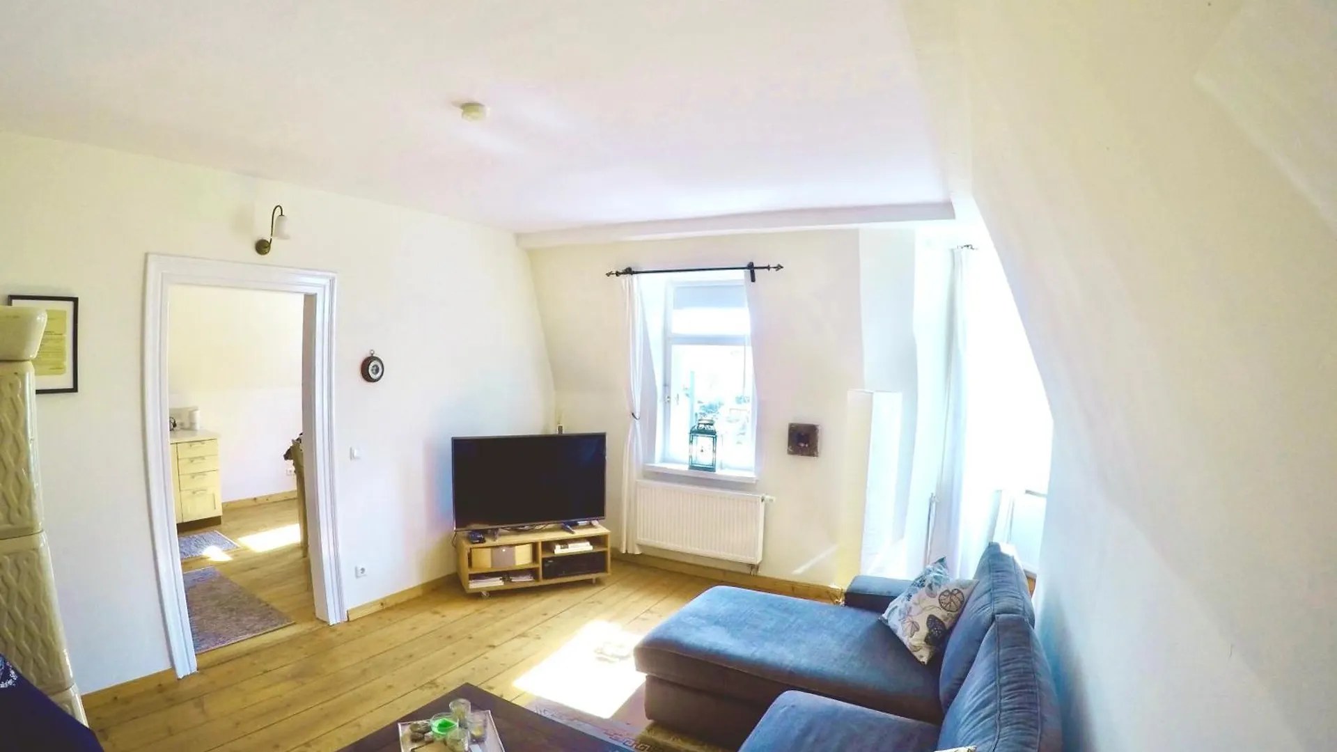 Stadtvilla Oscar 2 Og - Stilvoll Sanierte Altbauwohnung In Denkmalgeschuetzter Stadtvilla Nahe Elbradweg Dresden