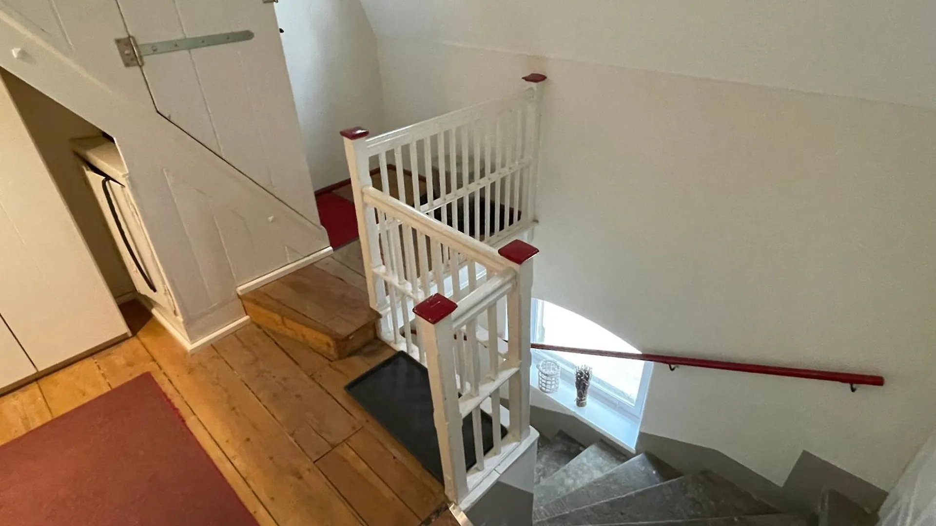 Stadtvilla Oscar 2 Og - Stilvoll Sanierte Altbauwohnung In Denkmalgeschuetzter Stadtvilla Nahe Elbradweg Dresden