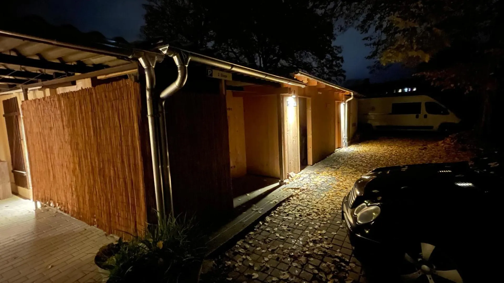Stadtvilla Oscar 2 Og - Stilvoll Sanierte Altbauwohnung In Denkmalgeschuetzter Stadtvilla Nahe Elbradweg Dresden 0*,