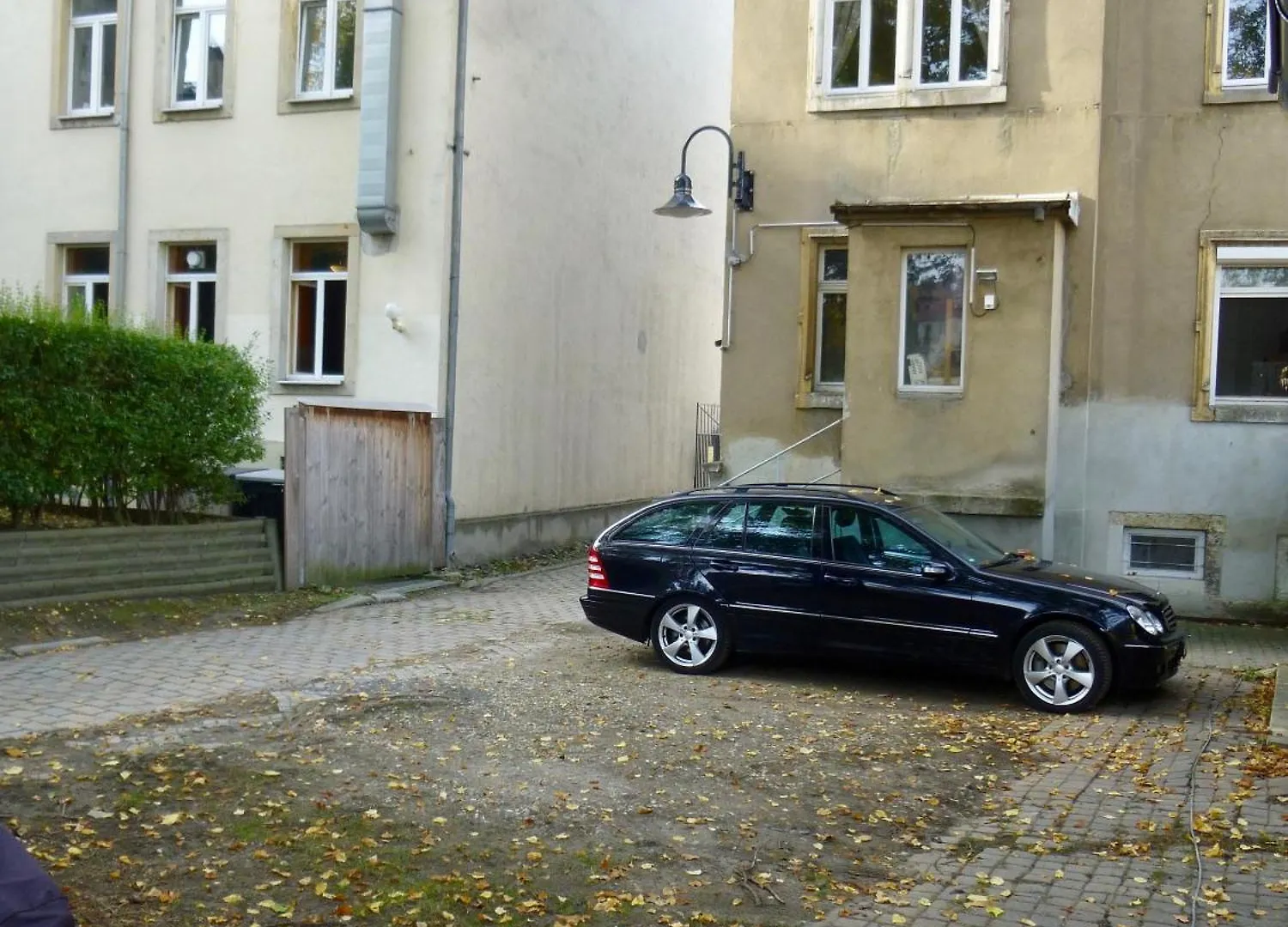 Stadtvilla Oscar 2 Og - Stilvoll Sanierte Altbauwohnung In Denkmalgeschuetzter Stadtvilla Nahe Elbradweg Dresden Tyskland